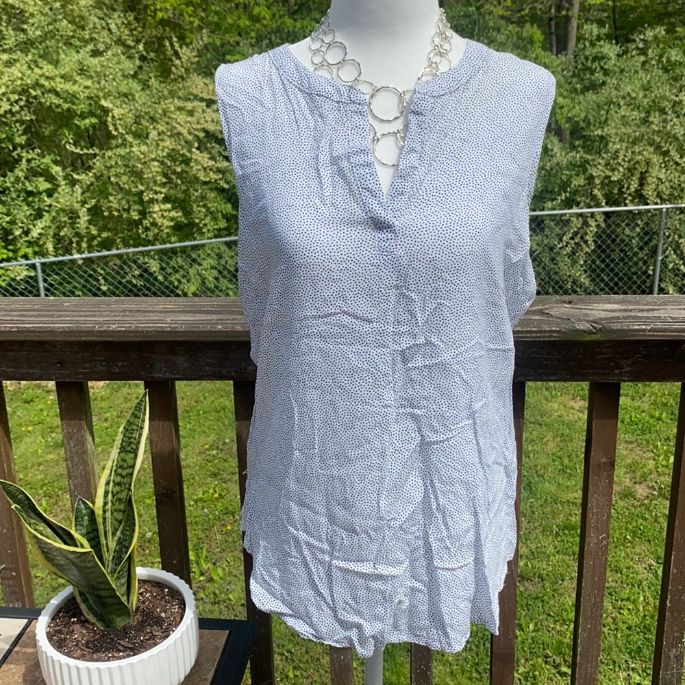 Sleeveless size medium light weight shirt